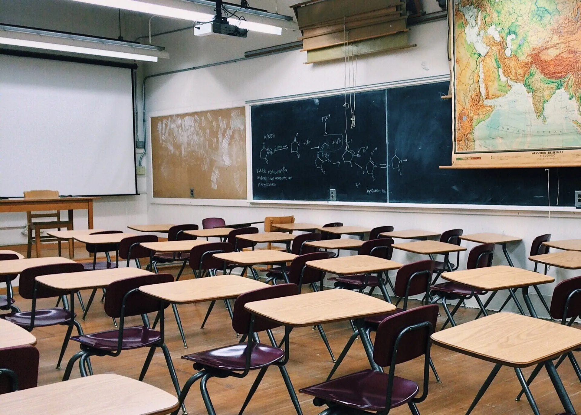 L’offre de cours relatifs à l’adolescence dans les programmes de formation à l’enseignement au secondaire et en ÉPS au Québec