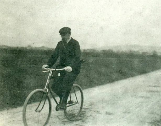 De Lourdes à Paris, en train ou à bicyclette 