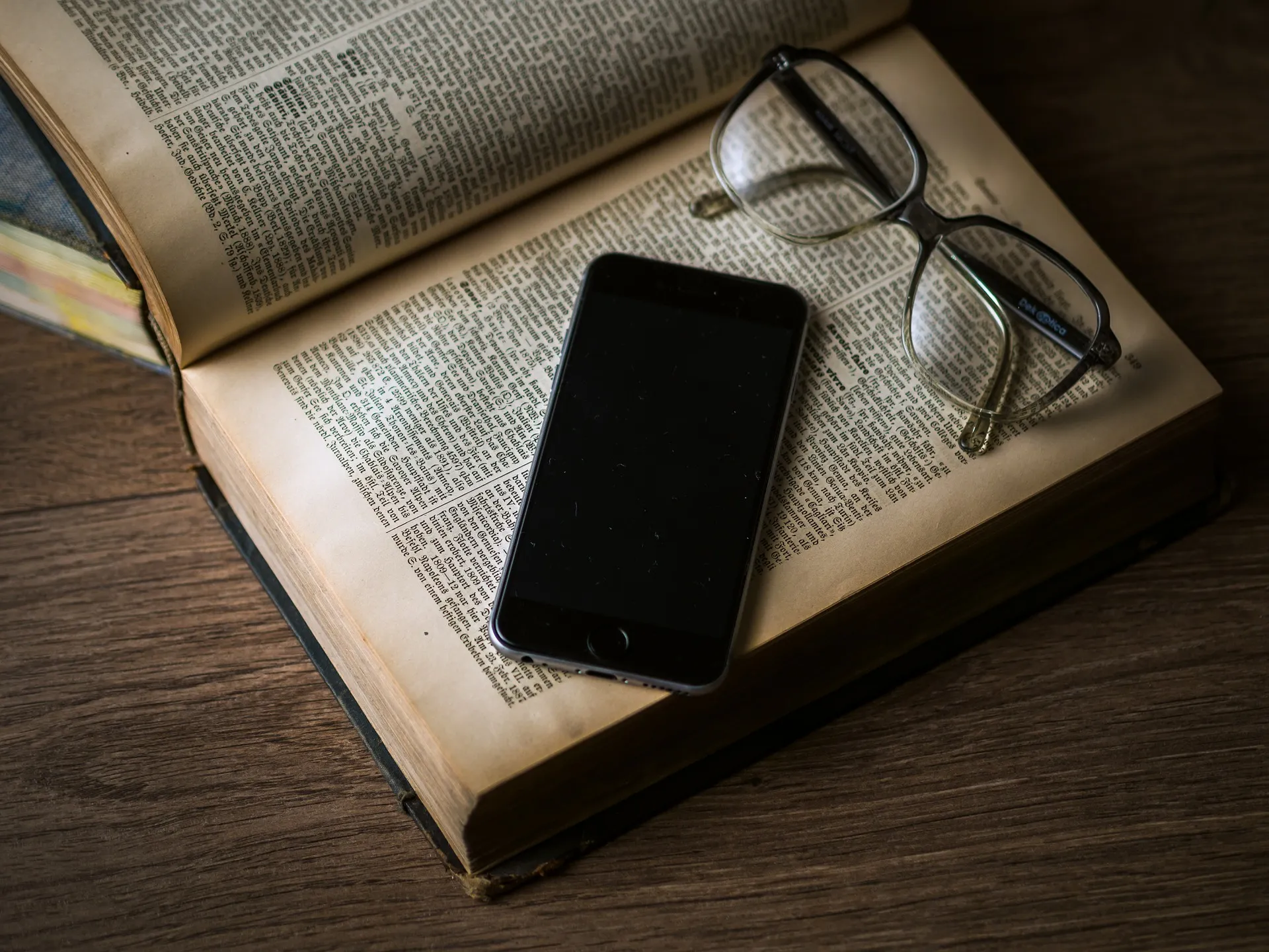 Deux anticipations médiatiques