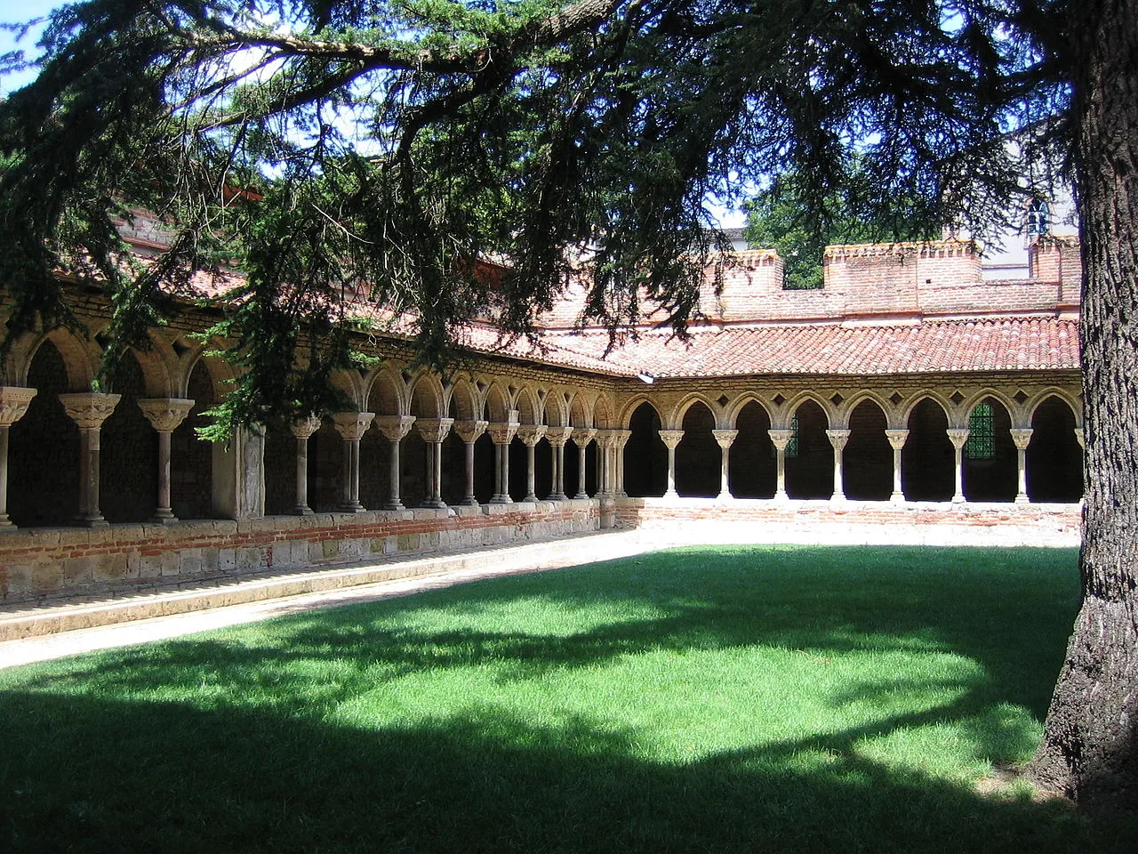 Un chapiteau représentant les Béatitudes du cloître de Moissac (v. 1100)