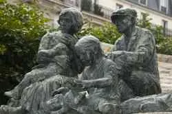 Du centralisme à la gouvernance des mémoires publiques